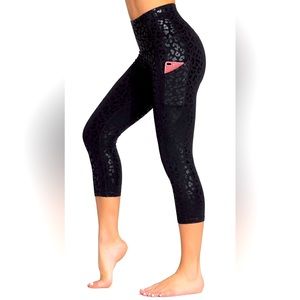 Leopard print yoga pants with three pockets